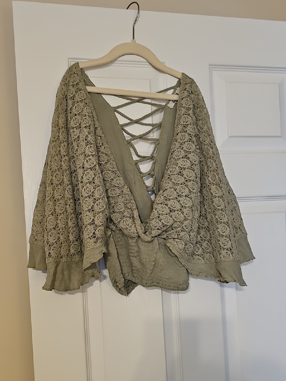gimmicks by BKE Olive Lace-Back Crop Top
